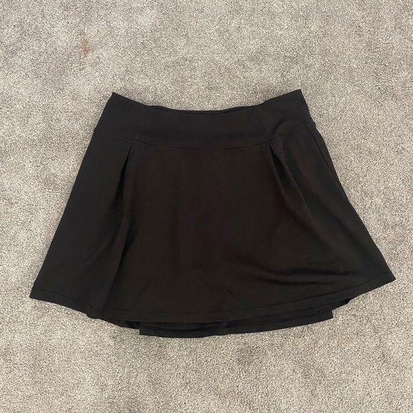 Cute black tennis skirt - Picture 1 of 3